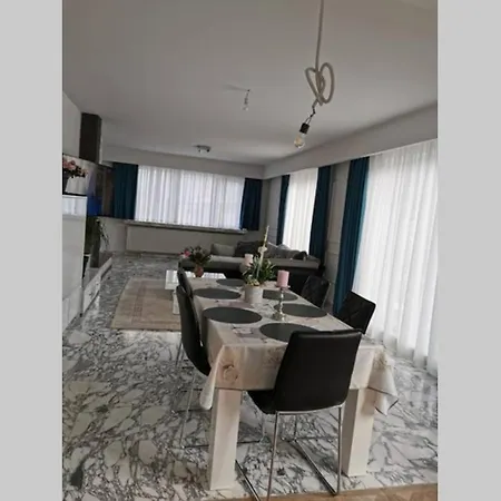 Spacious Near A Бреден
